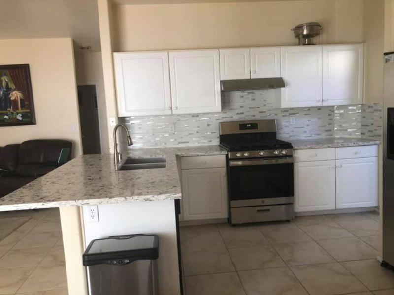 Large Private Suite, With California King Bed Habitación en casa particular *
